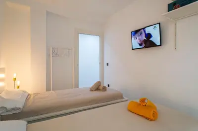 Una televisión o centro de entretenimiento en VuT LAS URSULAS