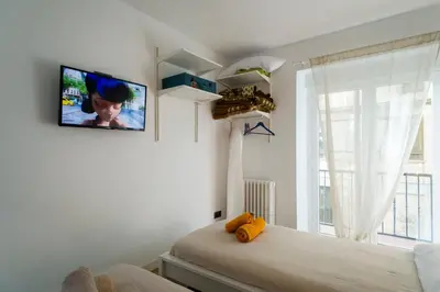 Una televisión o centro de entretenimiento en VuT LAS URSULAS