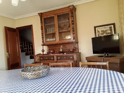 Una televisión o centro de entretenimiento en Casa Rural Costanilla