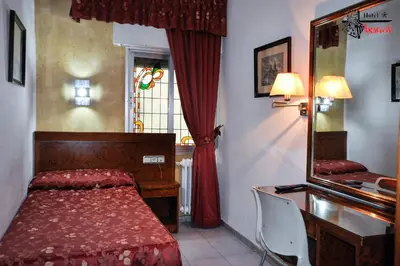 Cama o camas de una habitación en Hotel Aragón