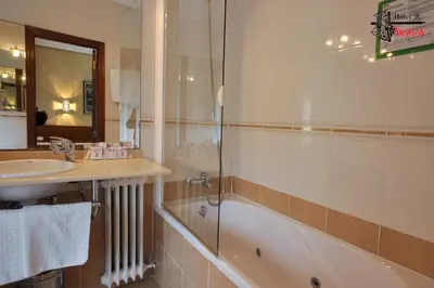 Un baño de Hotel Aragón