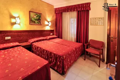 Cama o camas de una habitación en Hotel Aragón