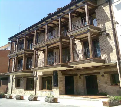 Edificio en el que se encuentra el hostal o pensión