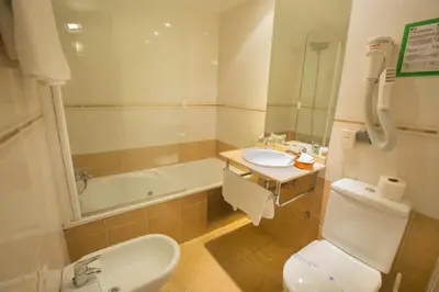Un baño de Hotel Reyes Catolicos