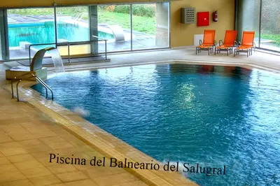 Piscina en o cerca de Casas Rurales Acebuche , Cerezo en Flor & Valle del Ambroz