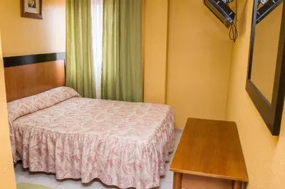 Cama o camas de una habitación en Hostal La Palmera