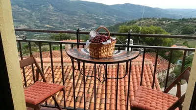Vista general de una montaña o vista desde the country house