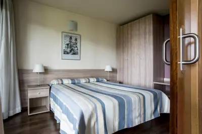 Cama o camas de una habitación en Residencia Universitaria Resa Hernan Cortes