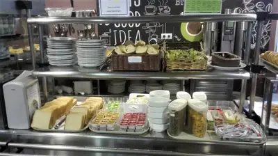 Comida en o cerca de esta residencia de estudiantes