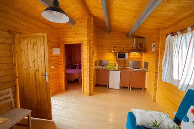 Una cocina o zona de cocina en Cabañas de la Romedina