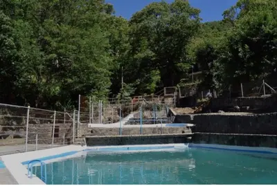 Piscina en o cerca de Hostal Cielo de Gredos