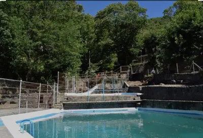 Piscina en o cerca de Hostal Cielo de Gredos