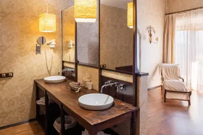 Un baño de Posada Real Restaurante El Linar Del Zaire