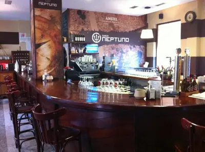 El salón o zona de bar de Hostal Neptuno