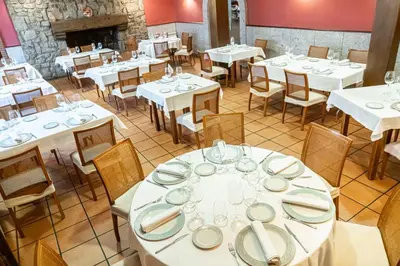 Un restaurante o sitio para comer en Hostal Gran Duque
