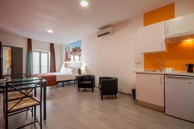 Una cocina o zona de cocina en Baluart Apartments