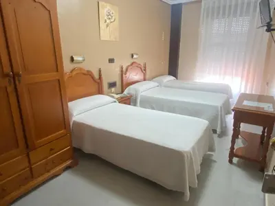 Cama o camas de una habitación en Hotel Lusitania, Centro Ciudad, Parking Privado