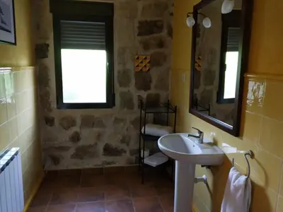 Un baño de Viv. De Uso Turístico Fuente el Tejo - Casa Ana