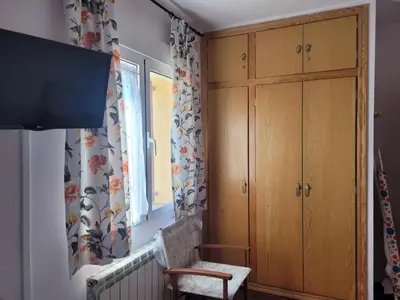 Una televisión o centro de entretenimiento en Casa Rural Los Riscos de Gredos