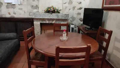 Una televisión o centro de entretenimiento en Casa Rural El Molino II