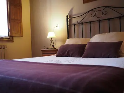 Cama o camas de una habitación en Hospedium Hostal Almanzor