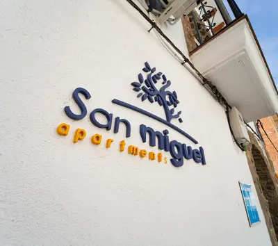 Certificado, premio, señal o documento que está expuesto en AT SAN MIGUEL o