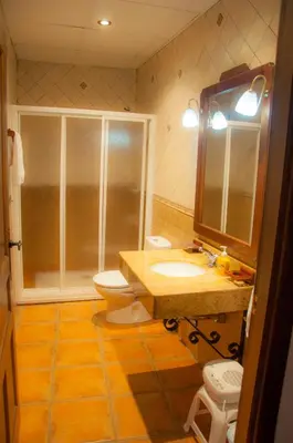 Un baño de Apartamentos Rurales Tierras de Granadilla