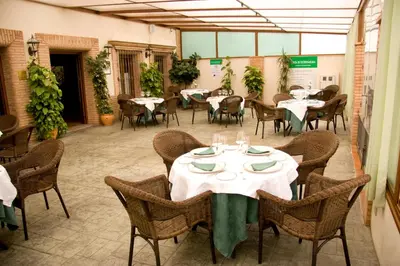 Un restaurante o sitio para comer en Hotel Rural El Arriero