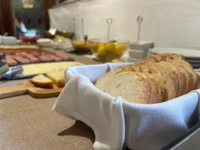 Comida en o cerca de este hotel