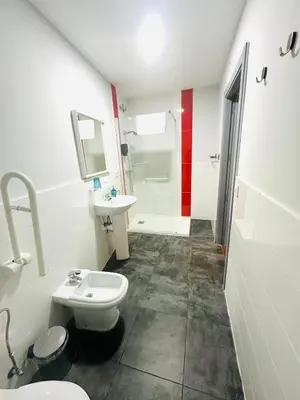 Un baño de Apartamentos Templo Diana -Vistas Históricas-