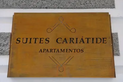 Certificado, premio, señal o documento que está expuesto en Apartamentos Suites Cariátide