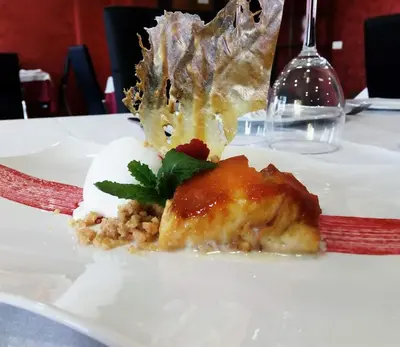 Comida en o cerca de este hotel