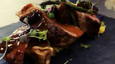 Comida en o cerca de este hotel