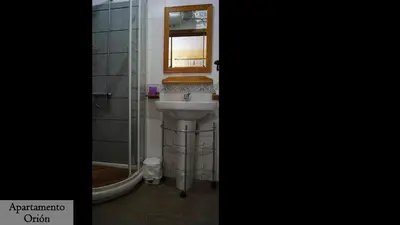 Un baño de Apartamentos Estrellas de Monfragüe