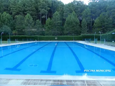 Piscina en o cerca de La Escapada ( Casa Rural de Gredos )