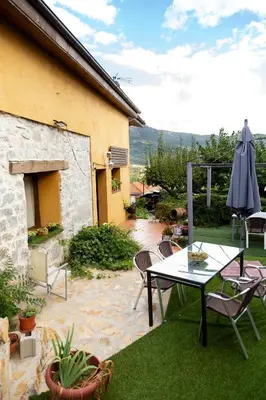 Vista general de una montaña o vista desde la casa o chalet