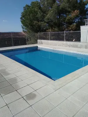 Piscina en o cerca de Casa Rural Mirando a Gredos