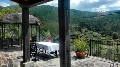 Vista general de una montaña o vista desde the country house