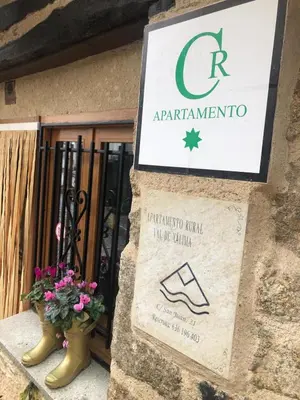 Certificado, premio, señal o documento que está expuesto en Apartamento Rural Val de Xálima
