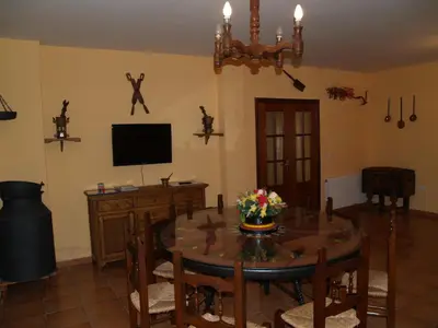 Una televisión o centro de entretenimiento en Casa Rural El Botánico