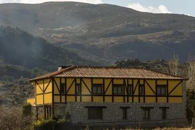 Vista general de una montaña o vista desde the country house
