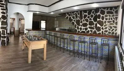 Un restaurante o sitio para comer en Casa Rural El Batán Casa rural 37 personas
