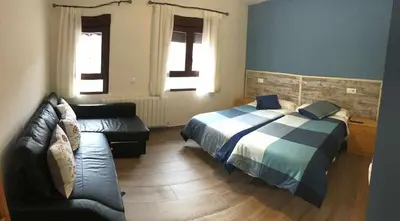 Cama o camas de una habitación en Casa Rural El Batán Casa rural 37 personas