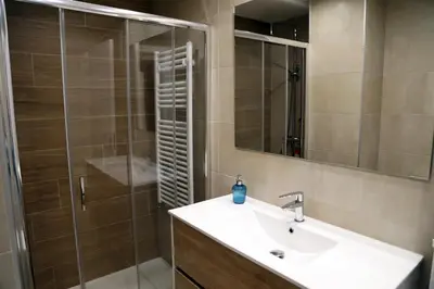 Un baño de Plaza Monterrey parking opcional by Salamancavacacional