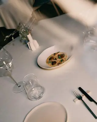 Comida en o cerca de este hotel