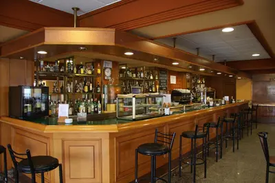 El salón o zona de bar de Hotel Alameda