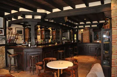El salón o zona de bar de Apartamentos El Mirador Del Soto