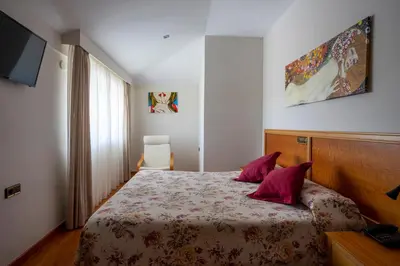 Cama o camas de una habitación en Hotel Los Barruecos by Croma