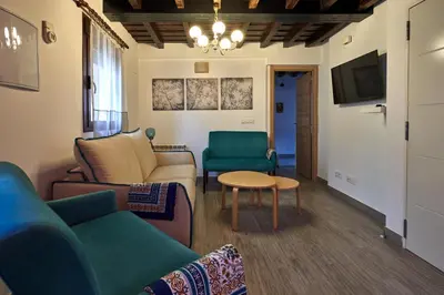 Una televisión o centro de entretenimiento en Casa Rural Planeta Vera
