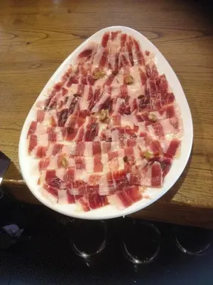 Comida en o cerca of this country house